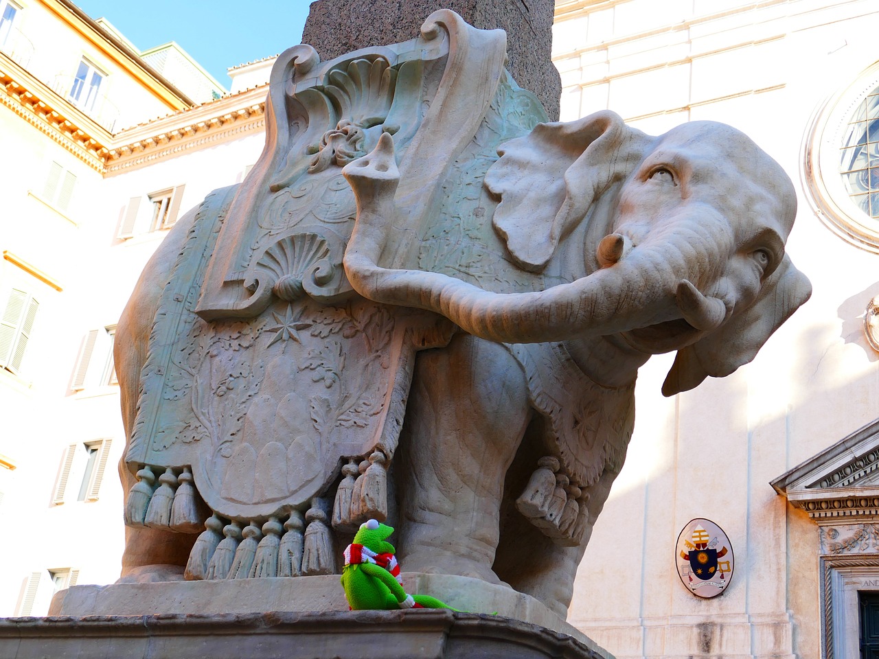 elephant bernini kermit free photo