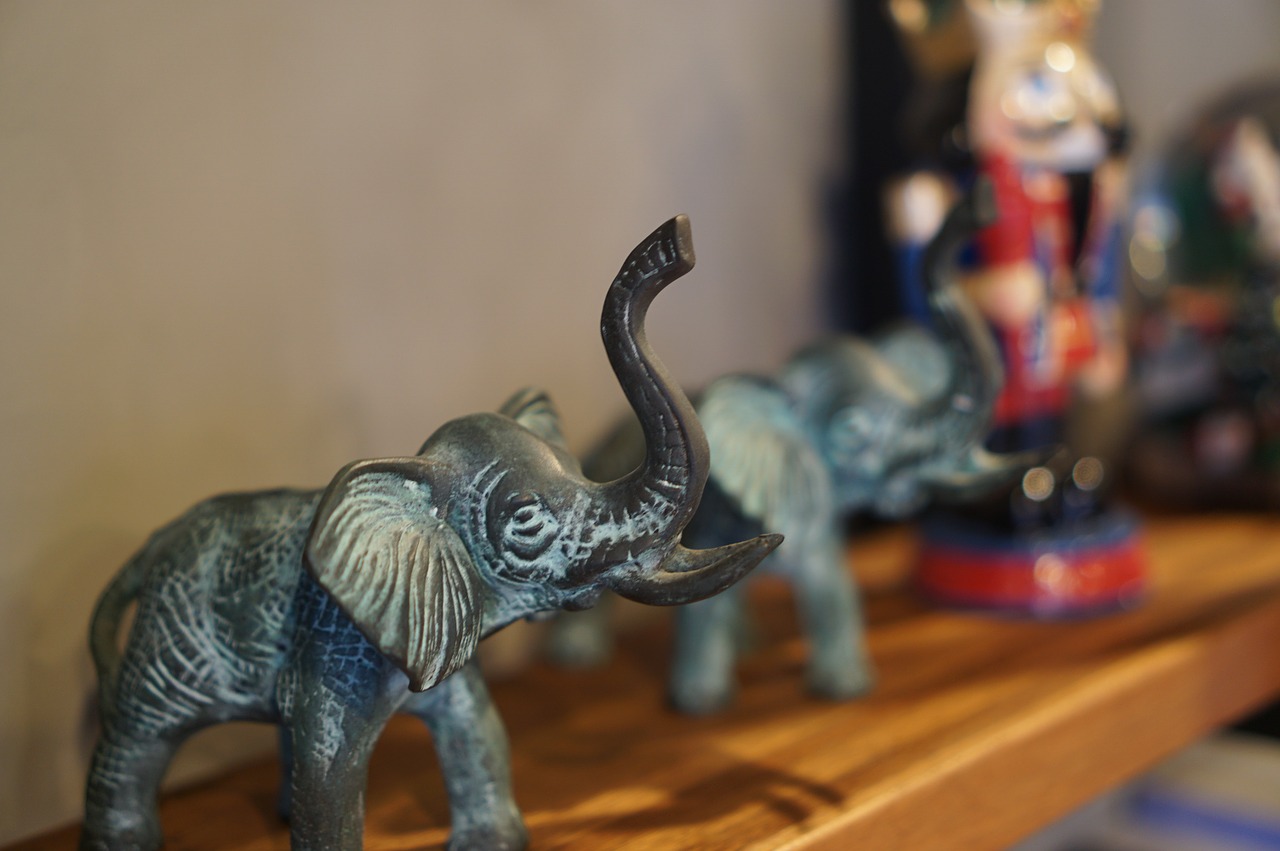 elephant statue ornament free photo