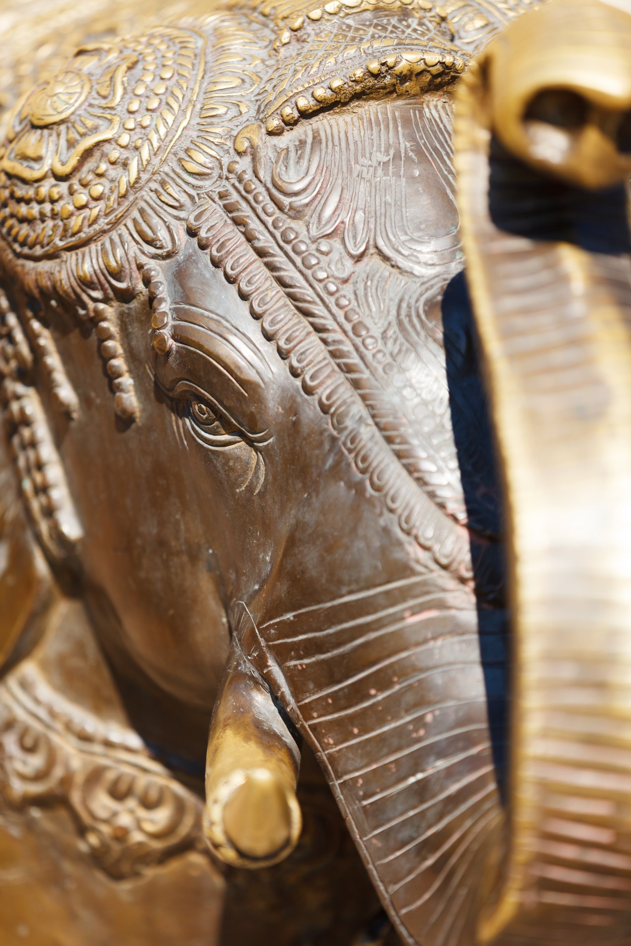 bronze statue elephant free photo