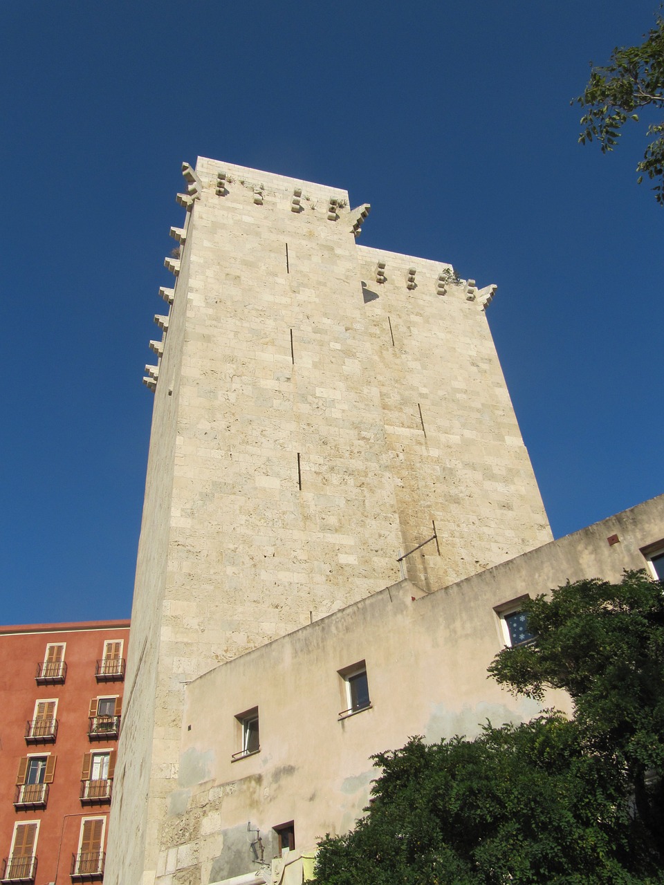 elephant tower sardinia cagliari free photo