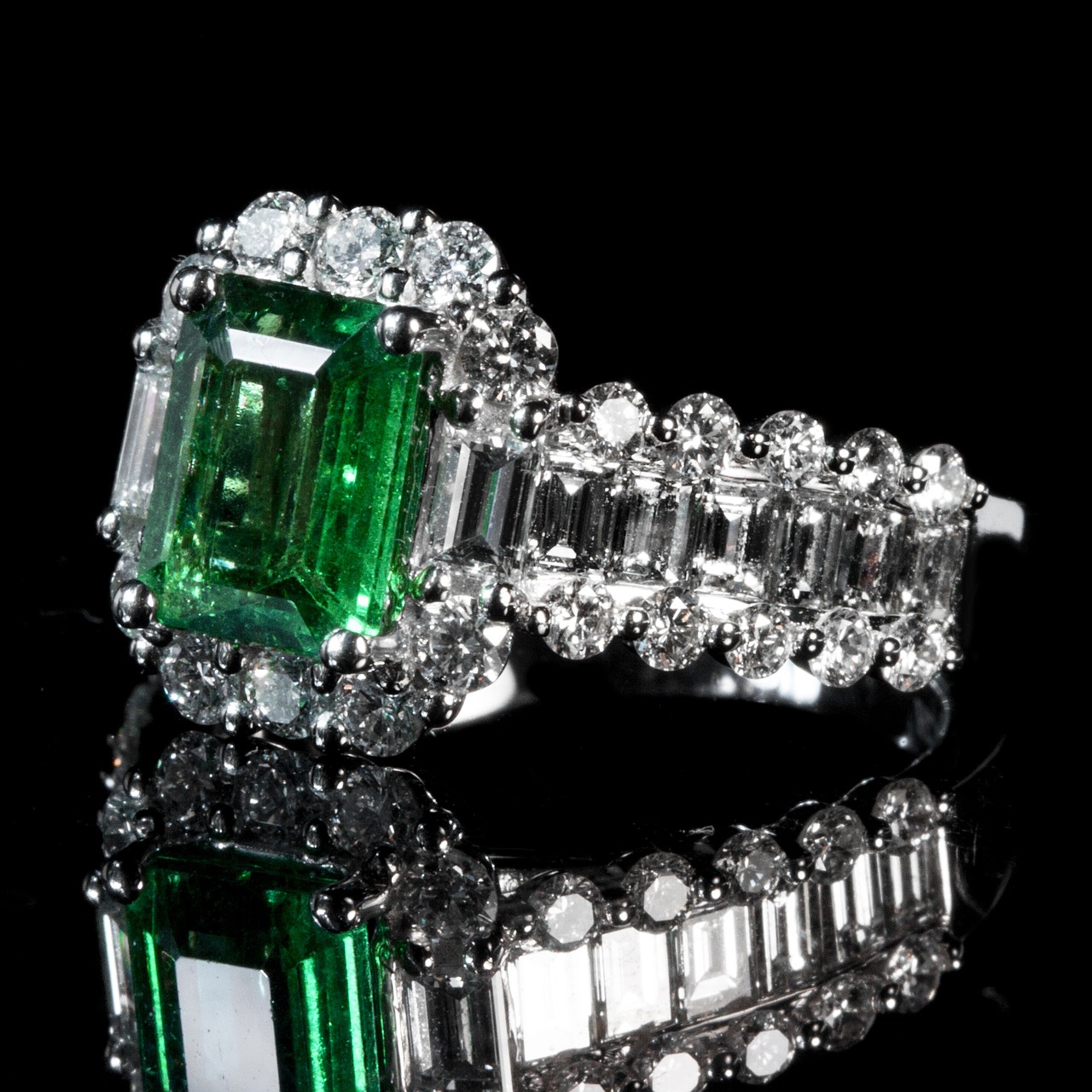 emerald ring luxury free photo