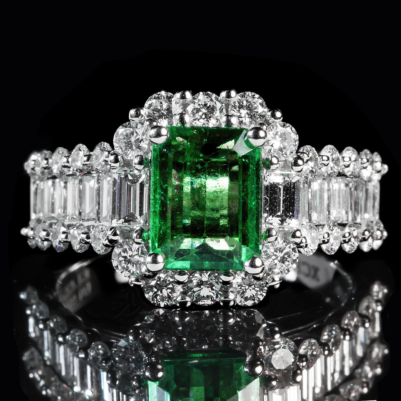 emerald ring luxury free photo