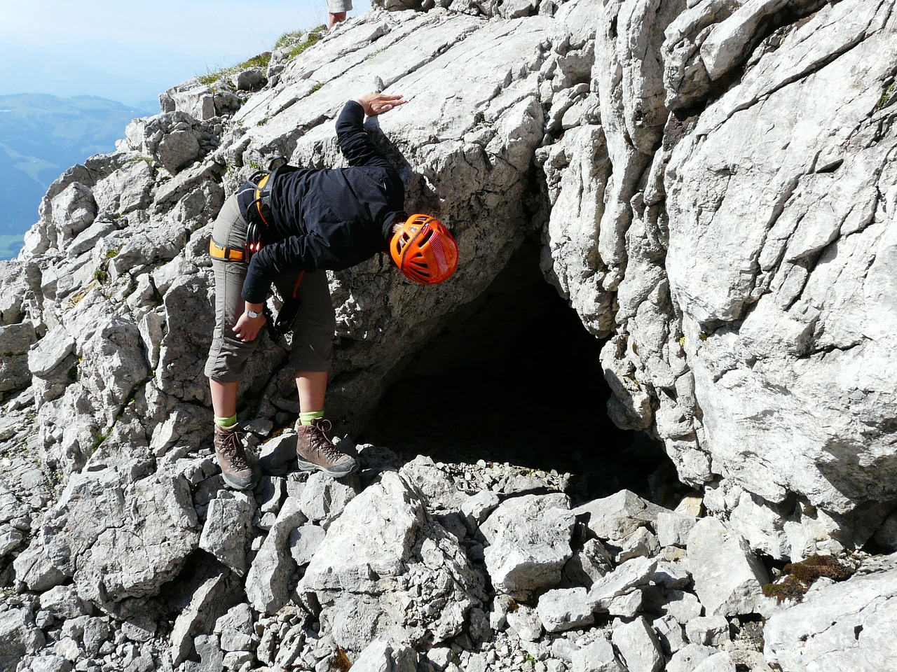 emergency shelter cave bivouac place free photo