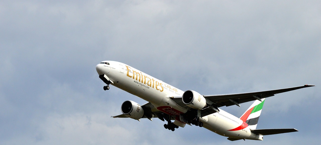 emirates flight takeoff free photo