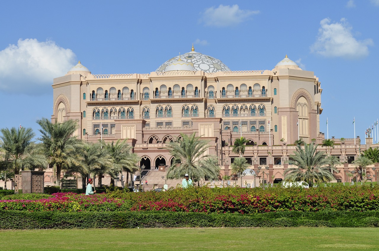 emirates palace hotel abu dhabi luxury free photo