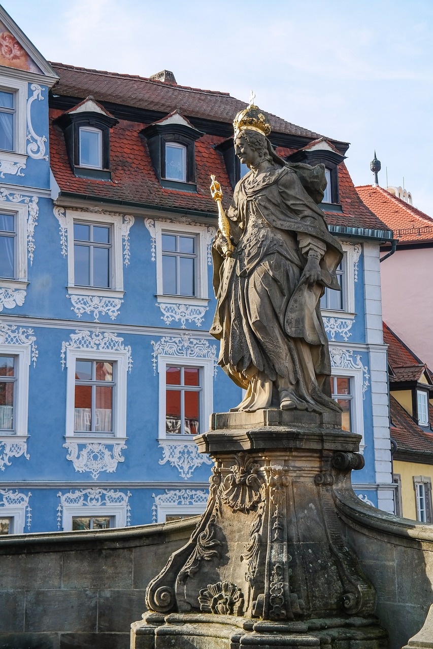 empress kunigunde  woman image  monument free photo