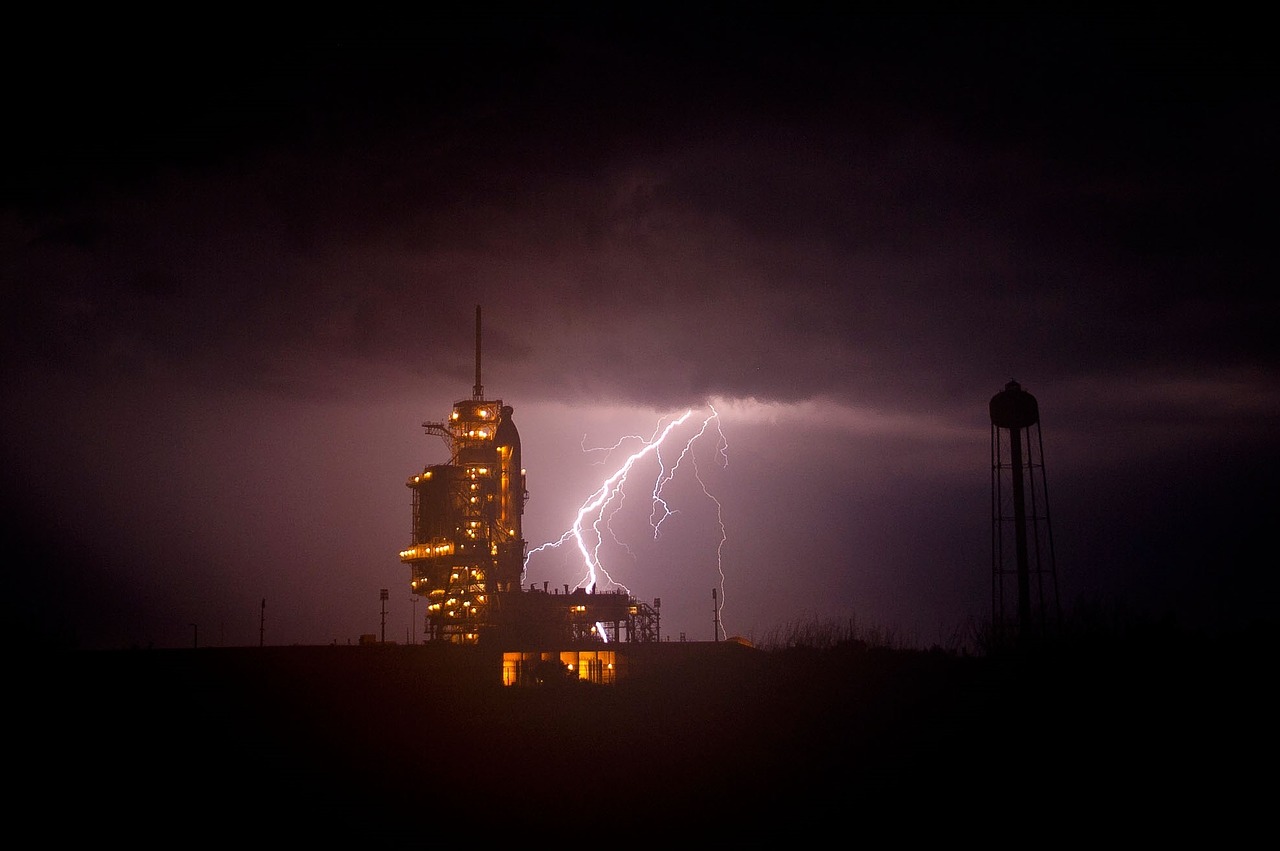 endeavour space shuttle lightning cape canaveral free photo