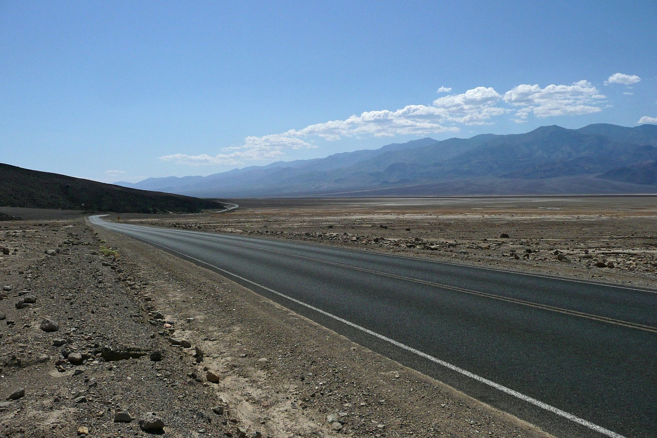 endless road death valley free photo