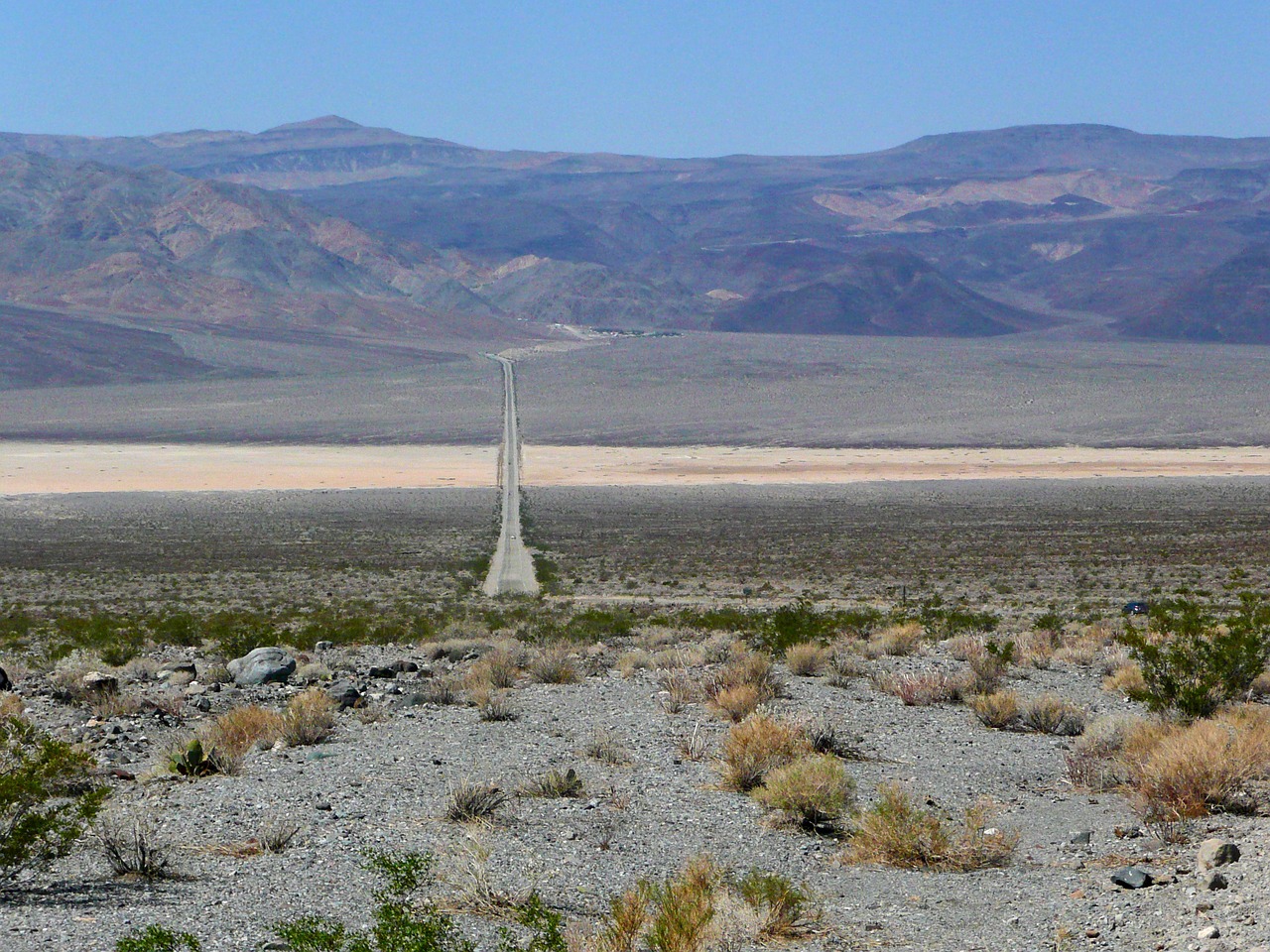 endless road death valley tourist attraction free photo