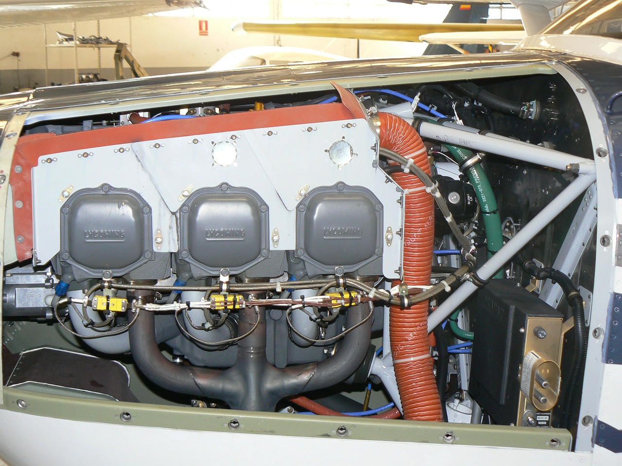 engine aircraft fly free photo