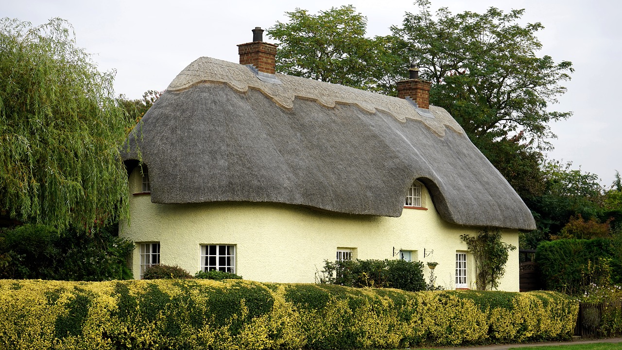 english cottage house free photo