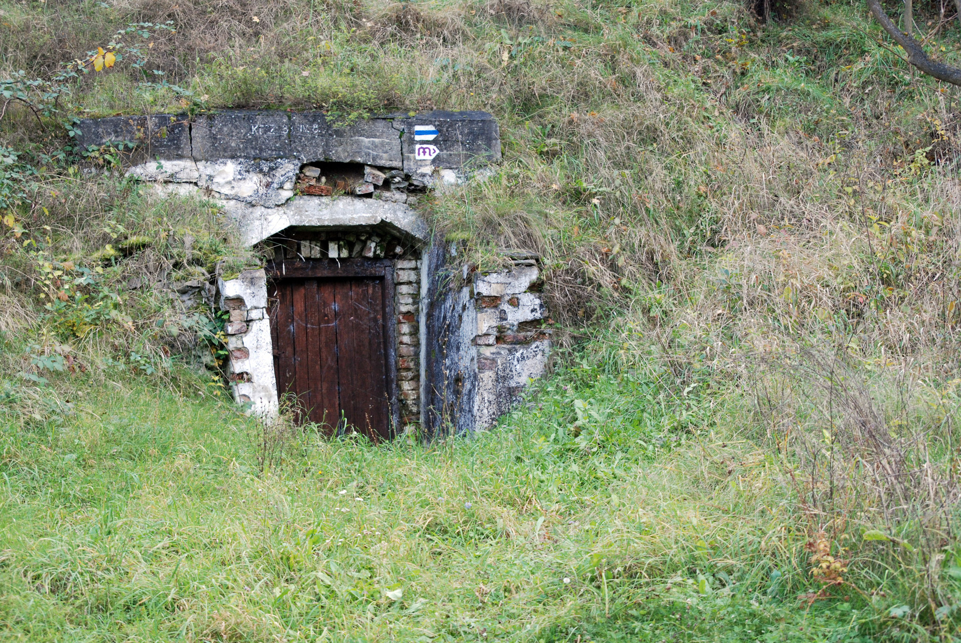 door catacomb catacombs free photo