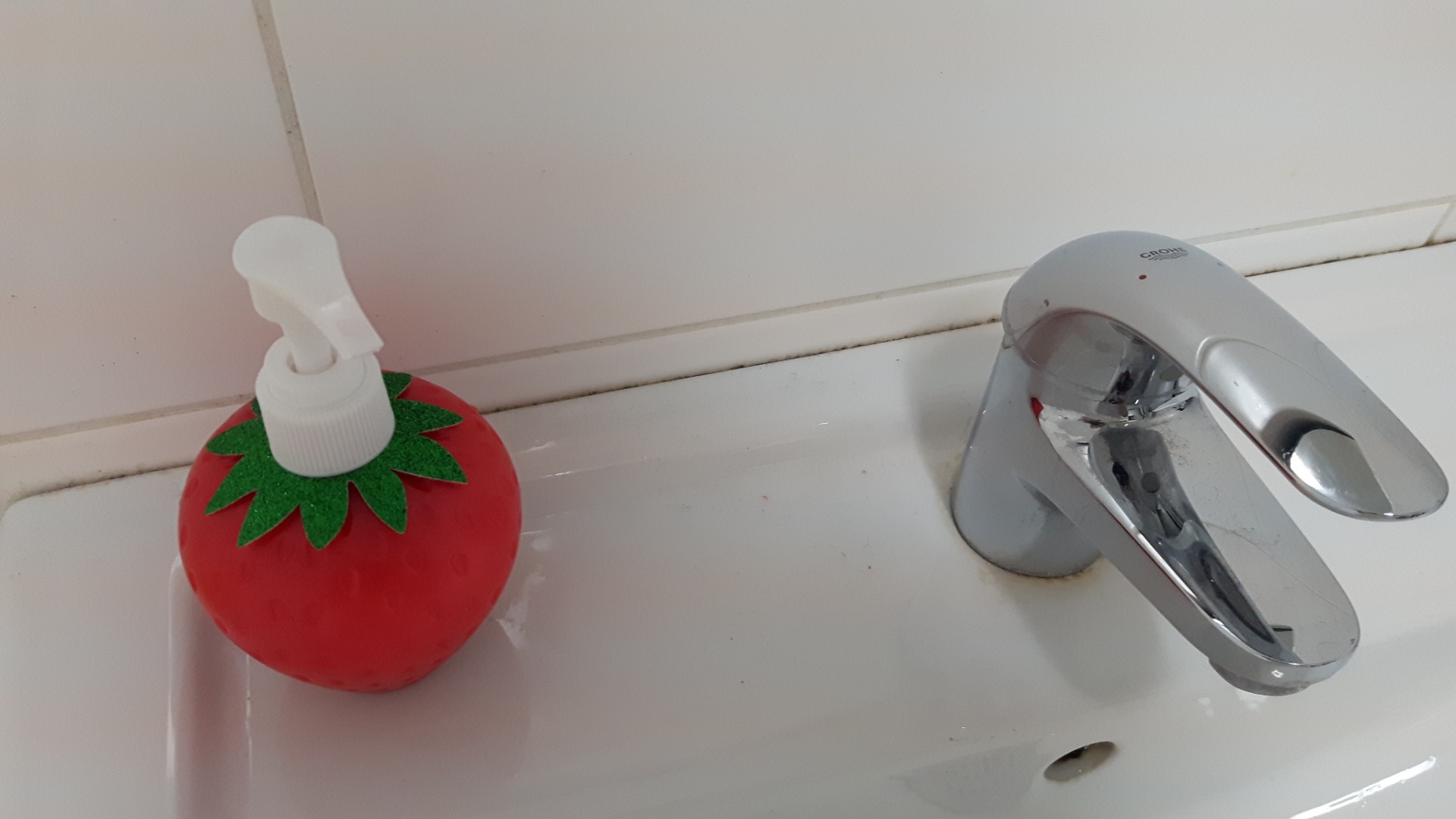 soap dispensers strawberry free photo