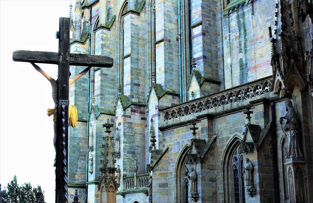 erfurt cathedral thuringia germany crucifix free photo