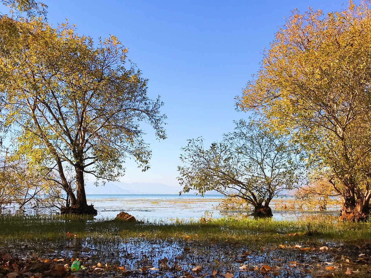 erhai lake in yunnan province double-gallery free photo