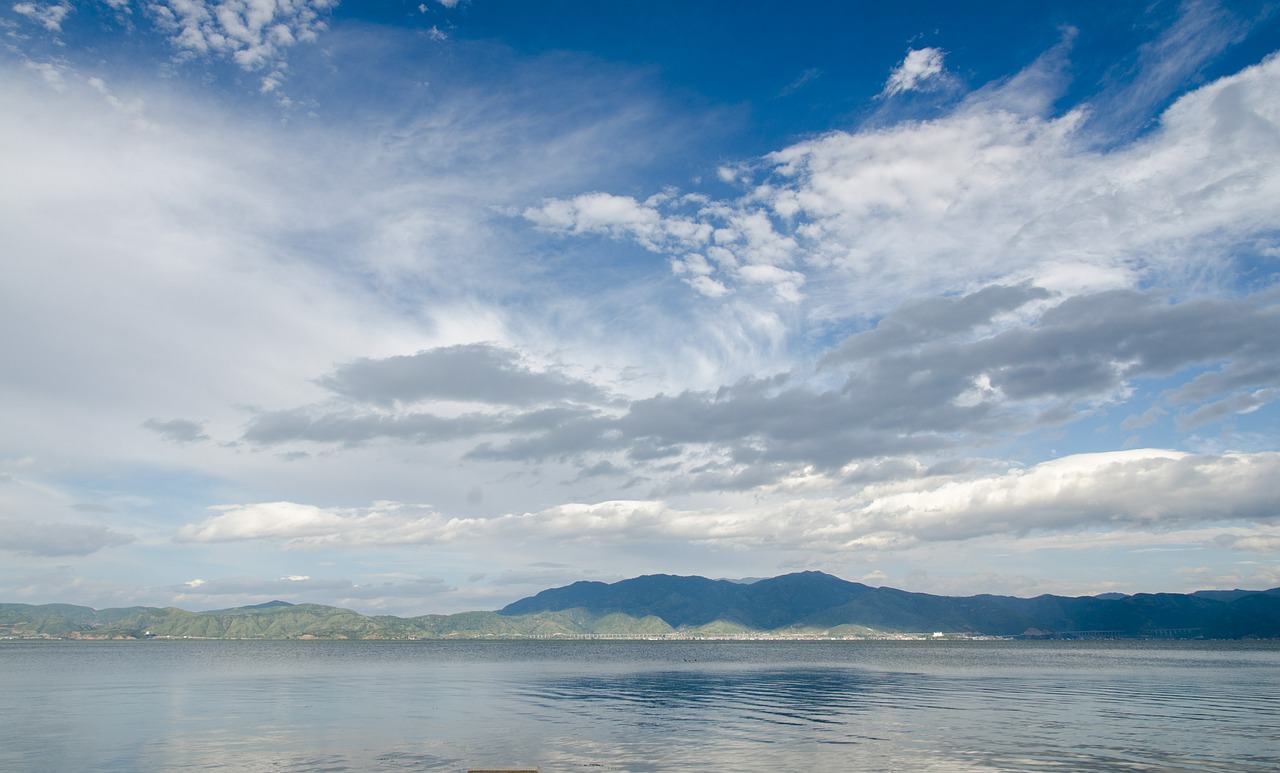 erhai lake blue sky white cloud free photo