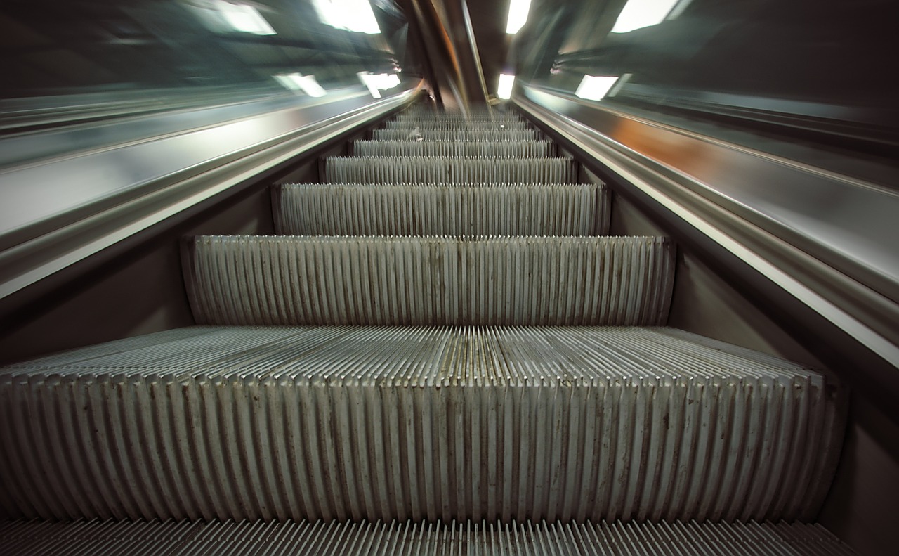 escalataor automatic stairway train station free photo