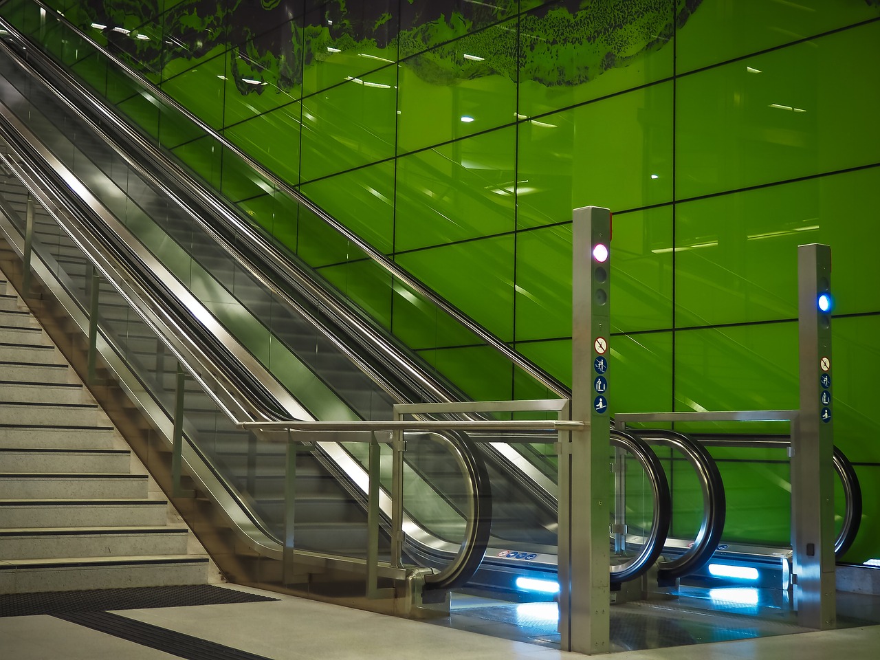 escalator platform stairs free photo