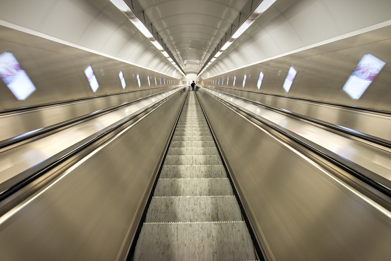 escalator perspective tube free photo