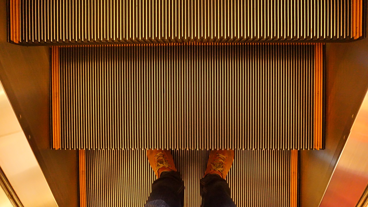 escalator staircase moving free photo