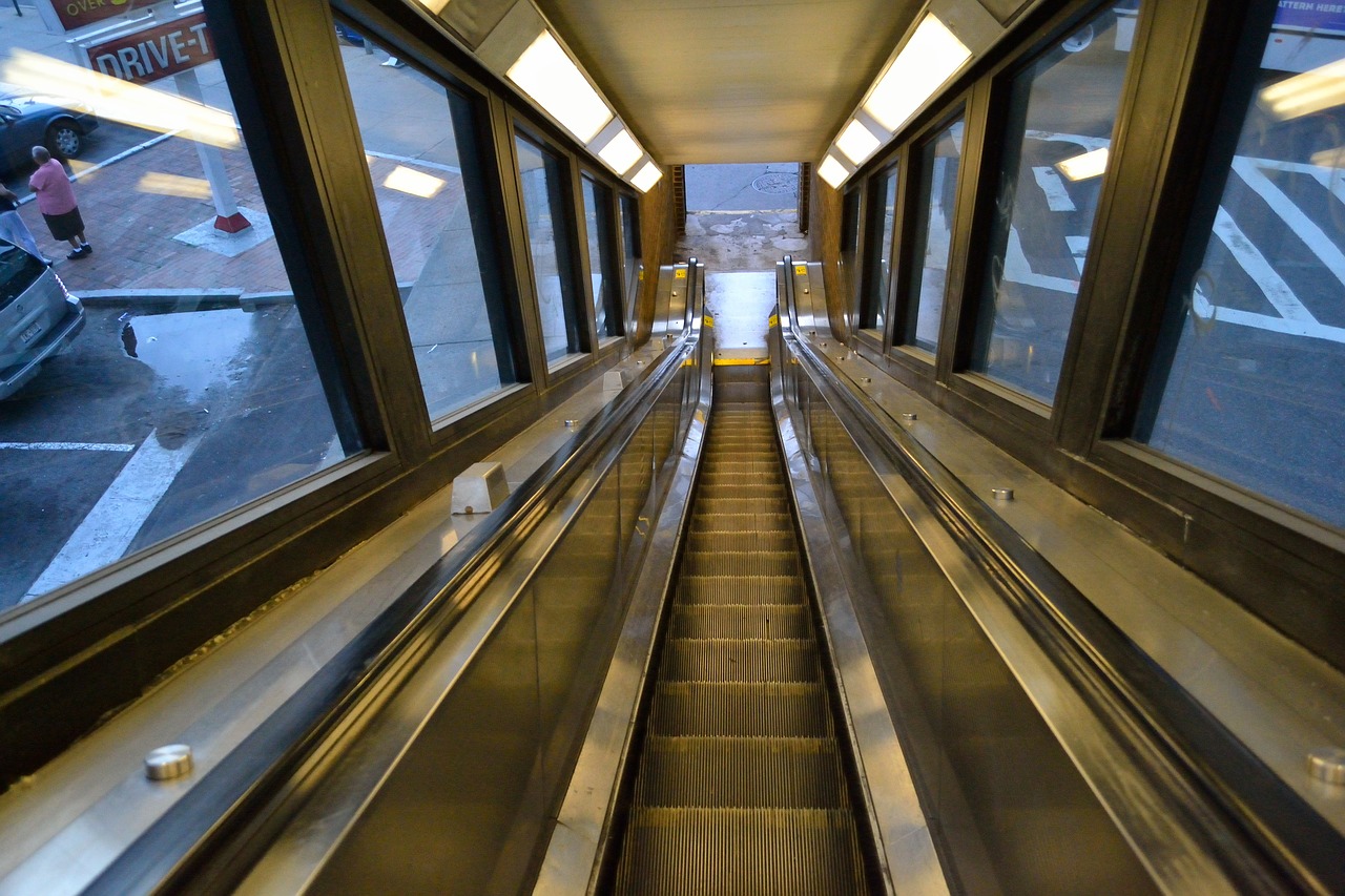 escalator elevated subway platform 125th street free photo