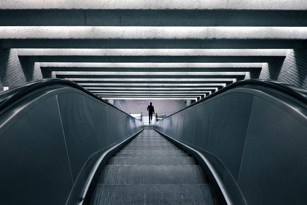 escalator down building free photo