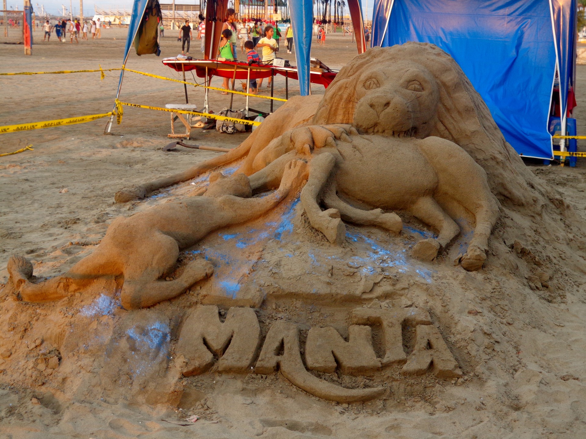 manta ecuador beaches sand sculptures free photo
