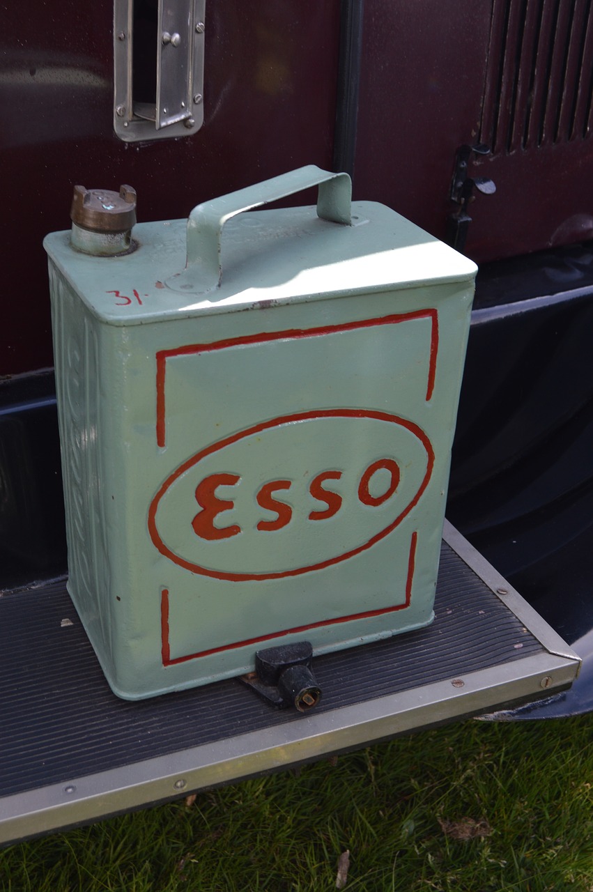 esso oil can motoring free photo