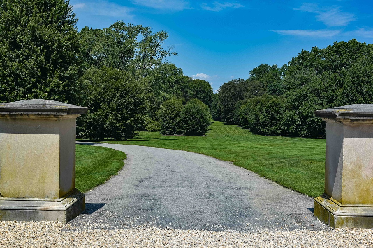 estate driveway grass trees free photo