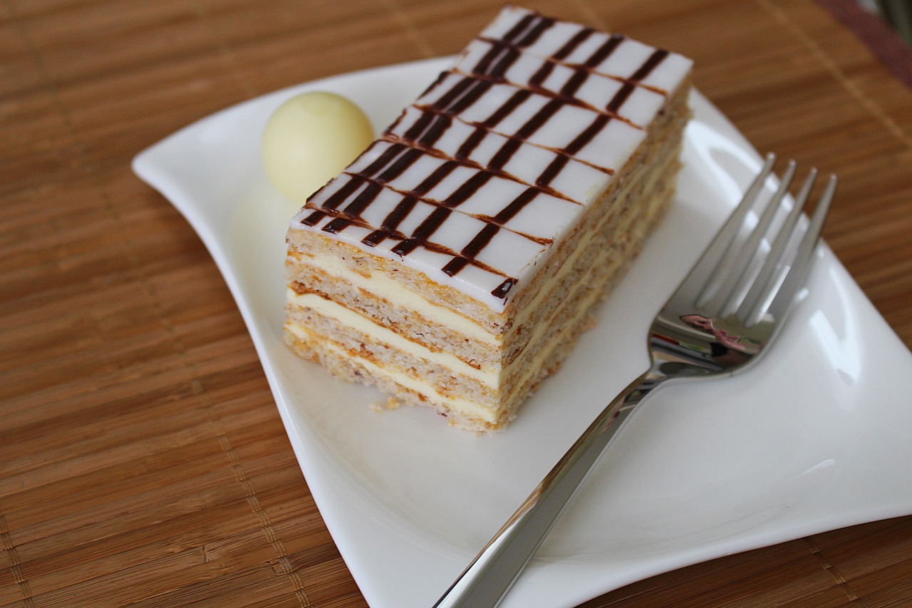 eszterhazyschnitte cream slice dessert free photo