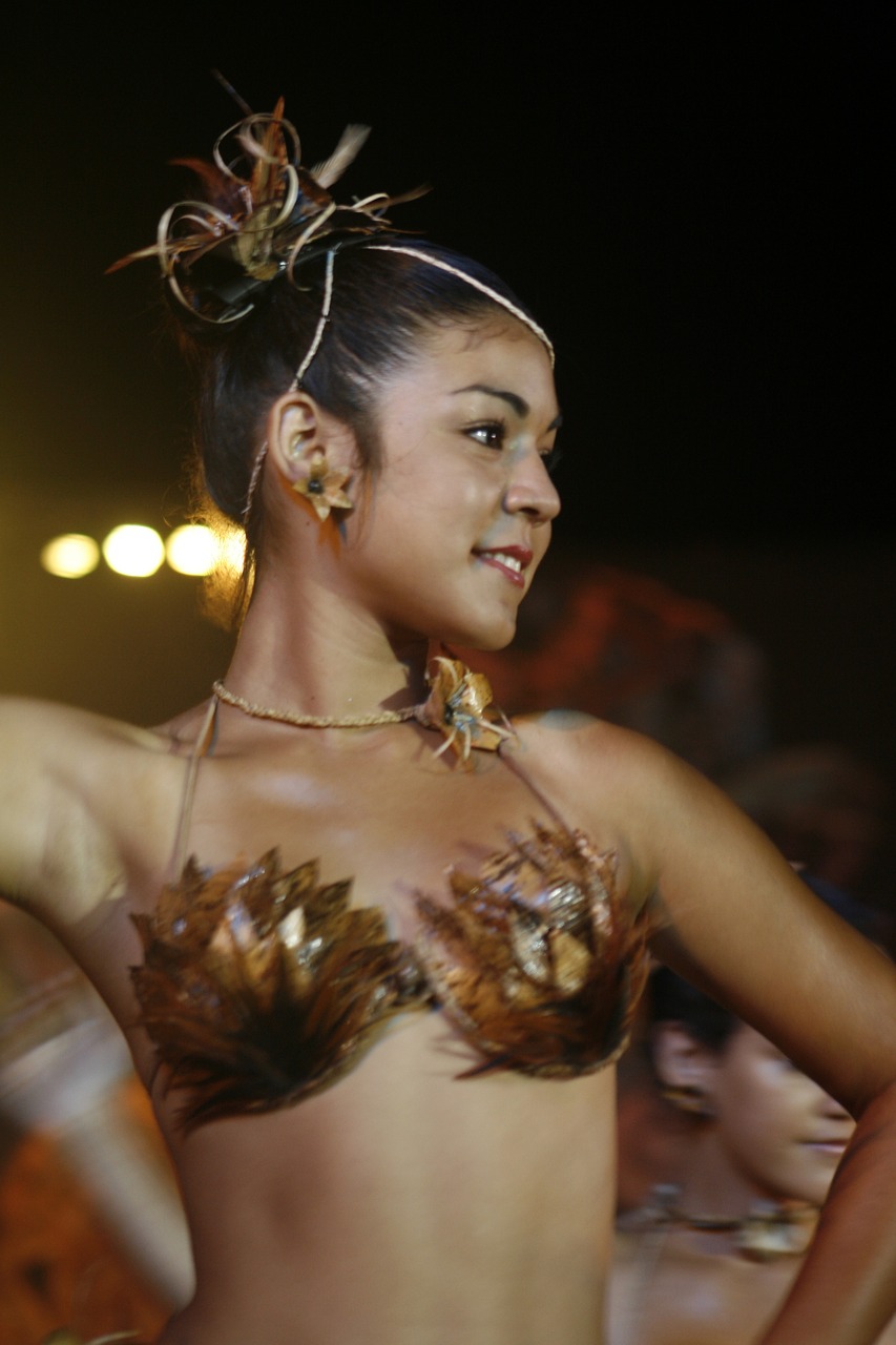 ethnic dancing women free photo