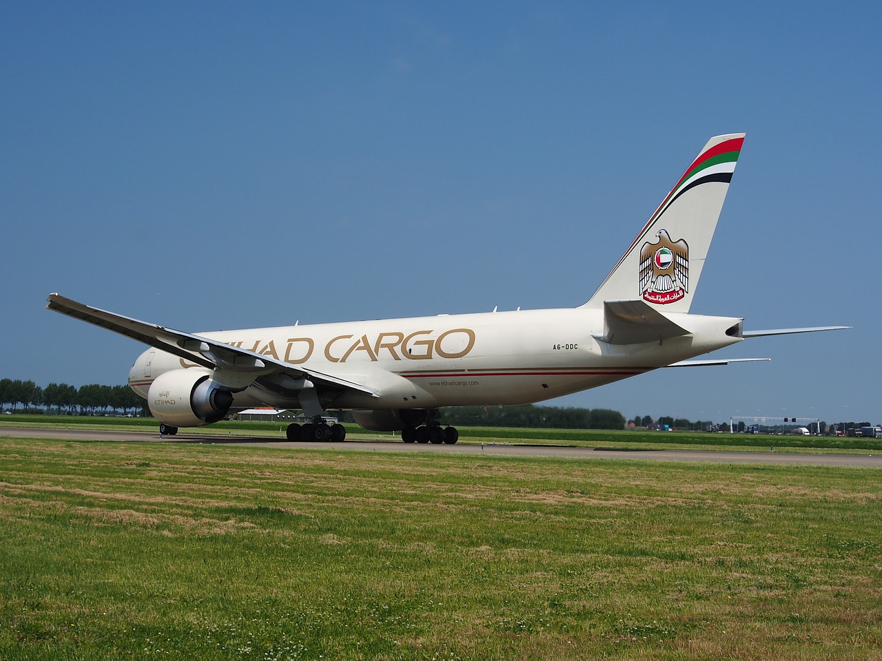 etihad airways boeing 777 cargo free photo