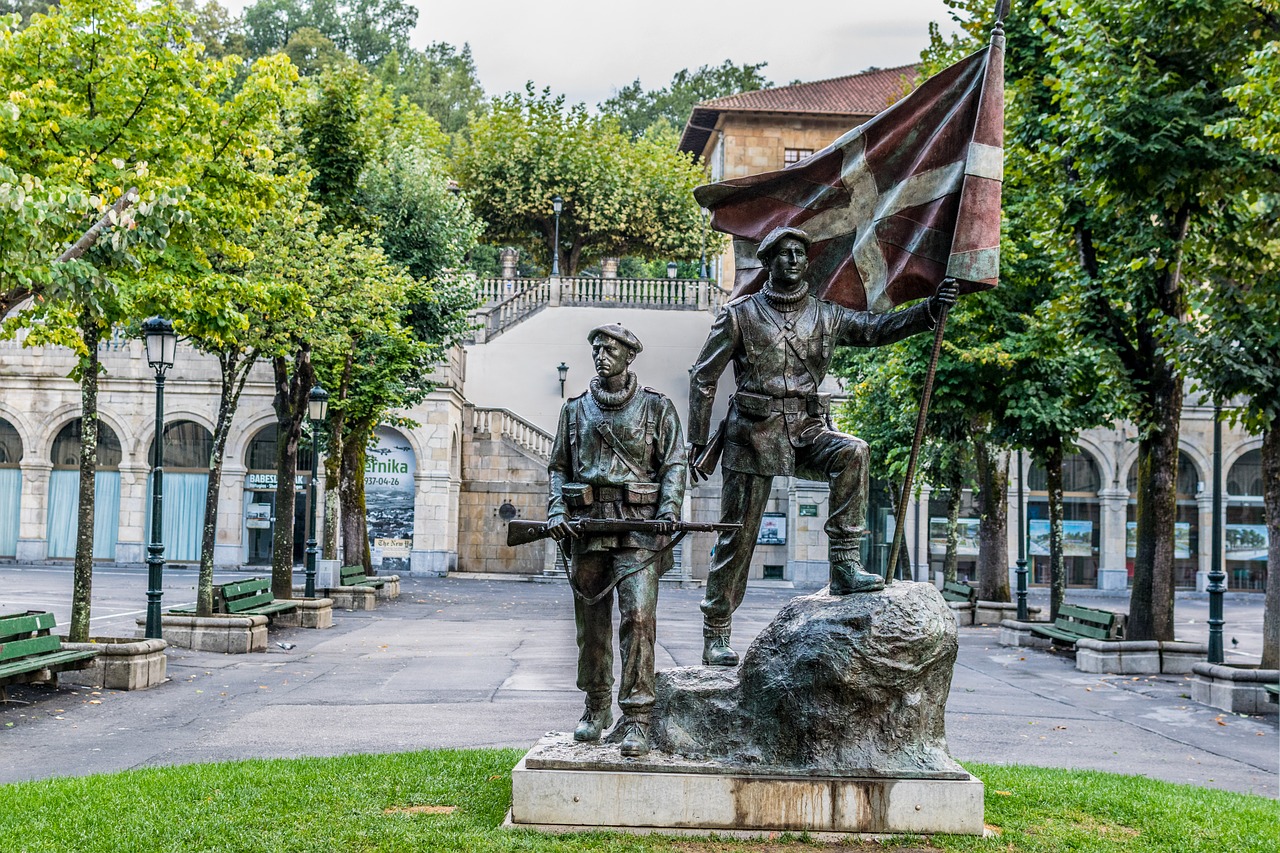 euskadi  tourism  sculpture free photo