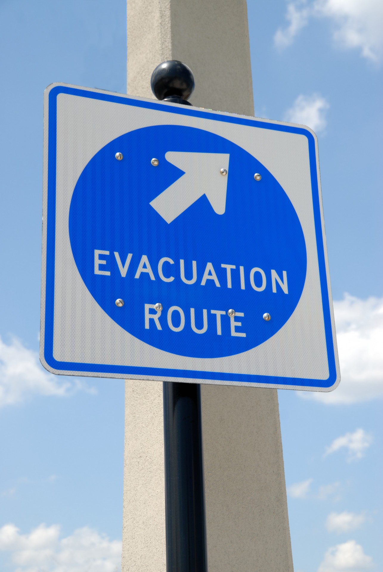 evacuation sign route sign free photo