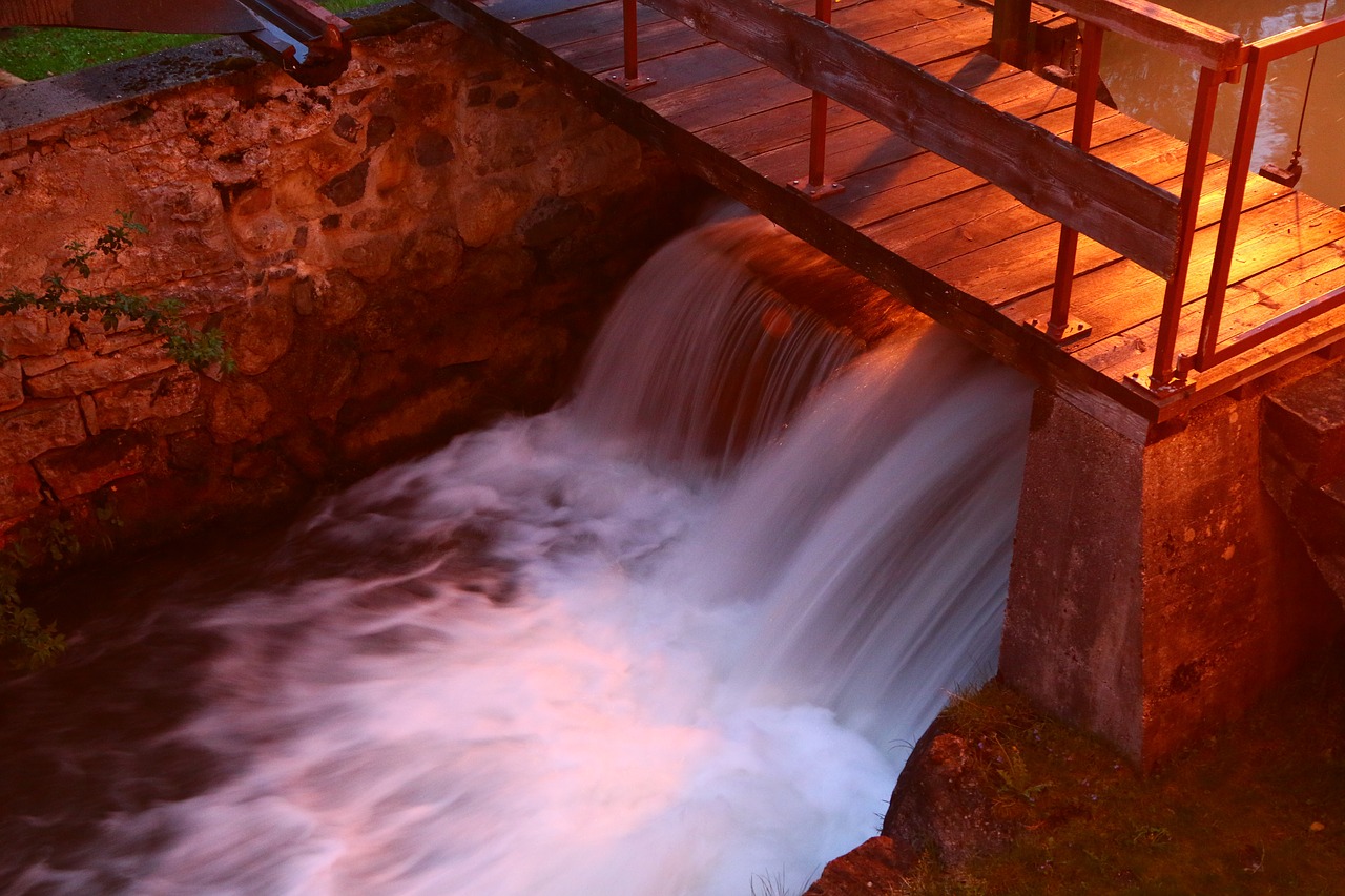 evening hour waters bridge free photo