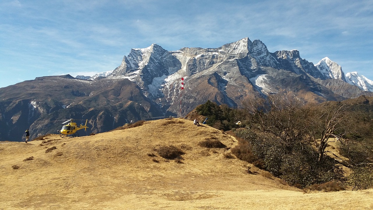 everest flight  everest region  nepal free photo