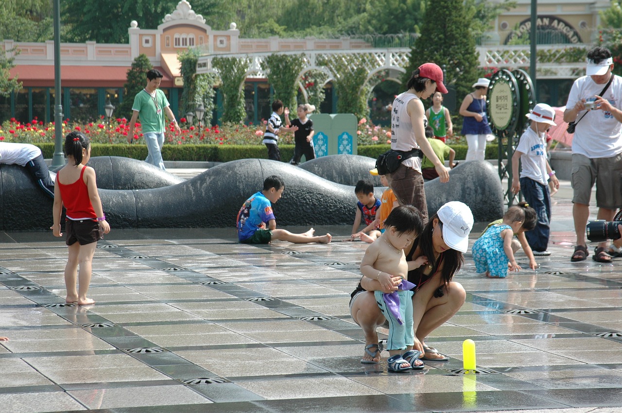 everland fountain children free photo
