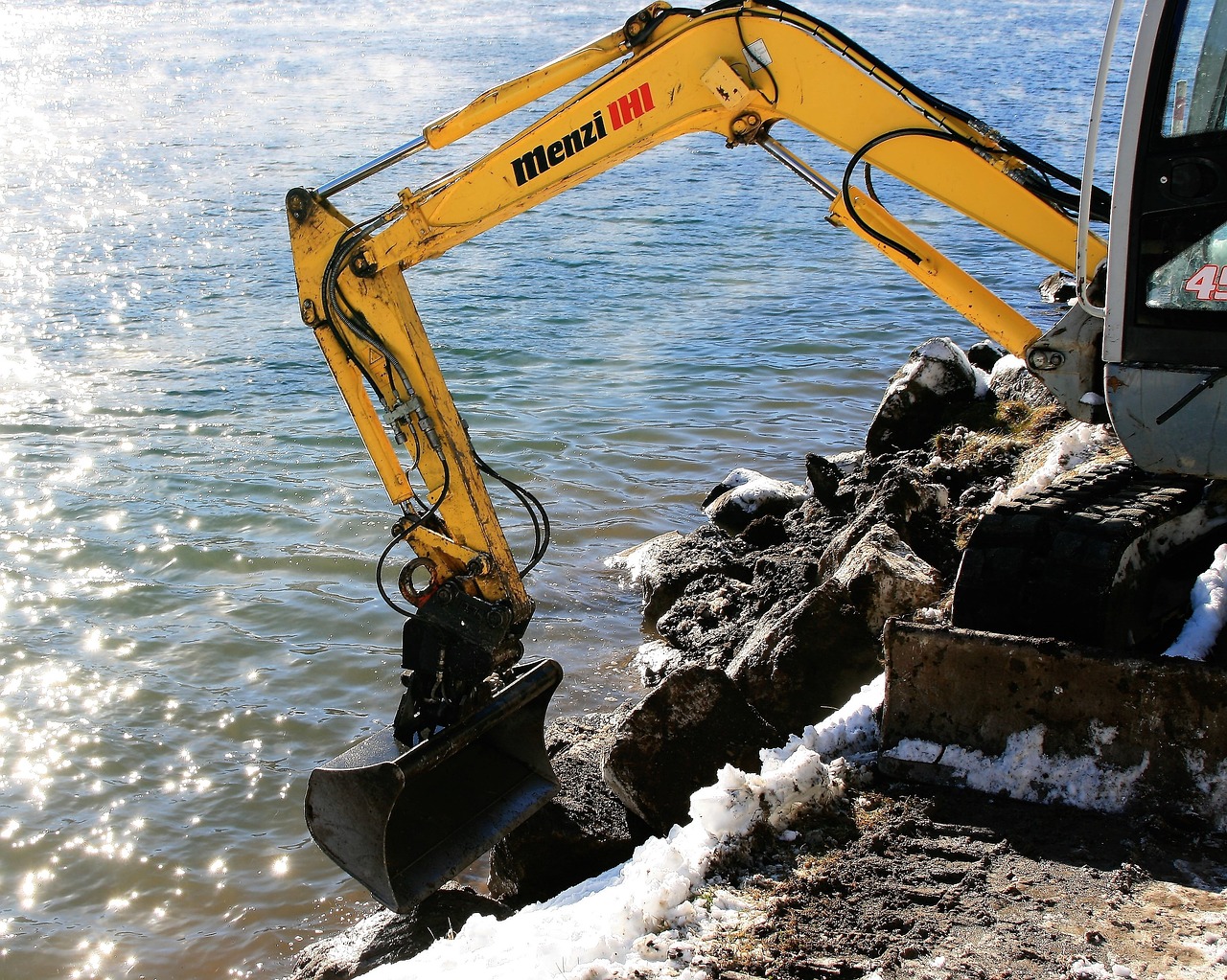 excavator yellow lake free photo