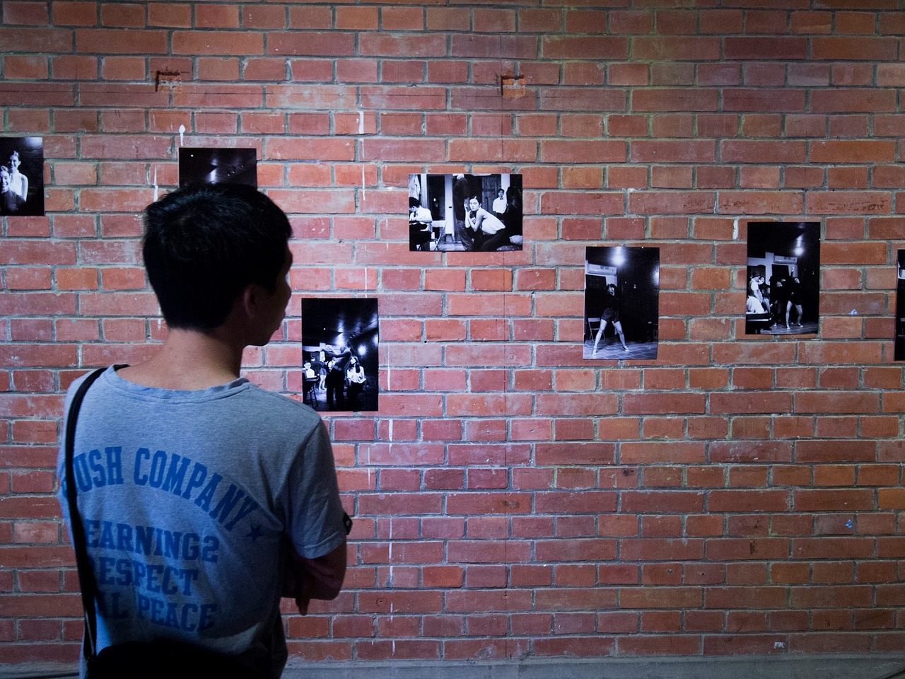 exhibition shadow painting free photo