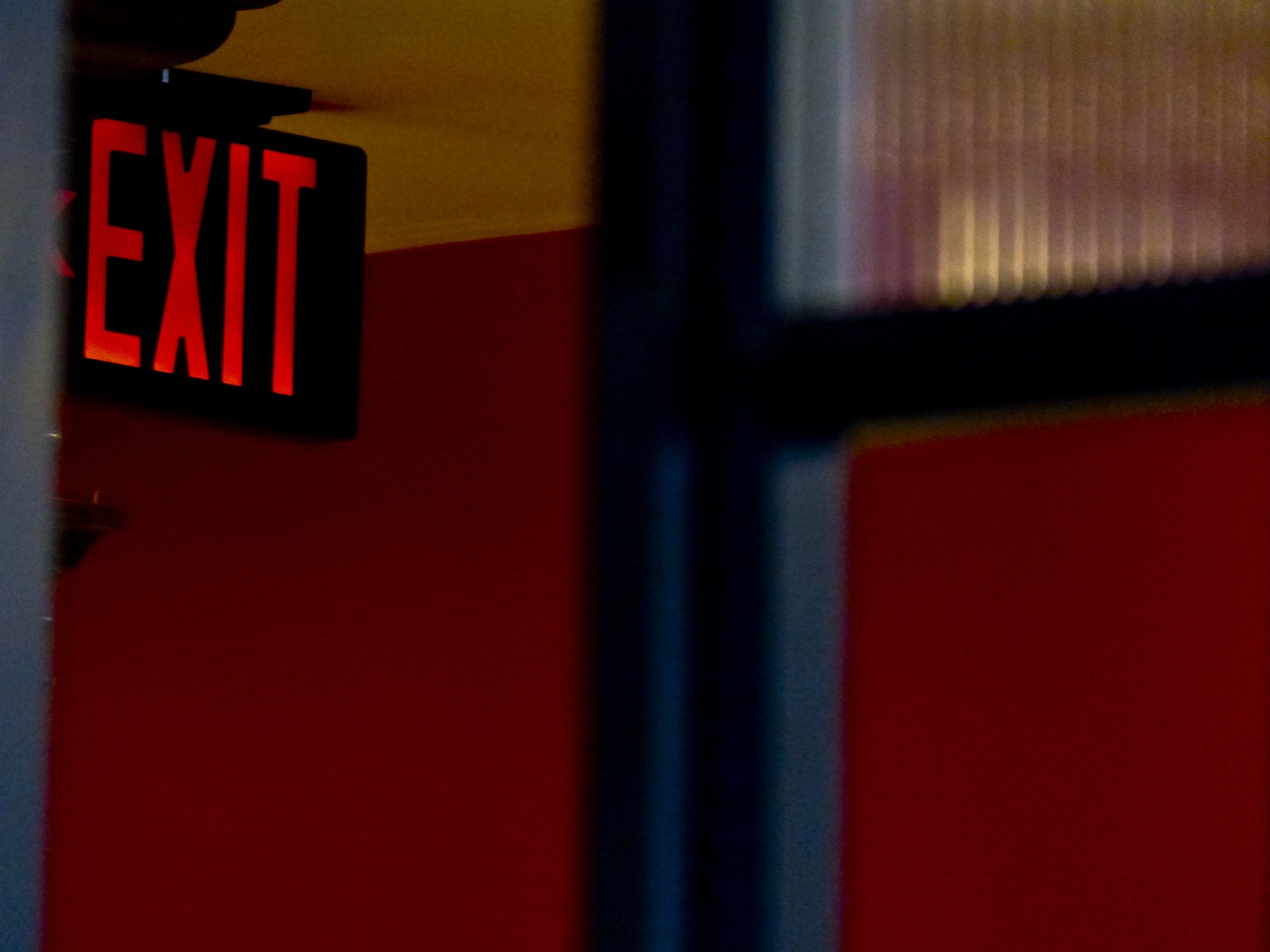 exit sign red free photo
