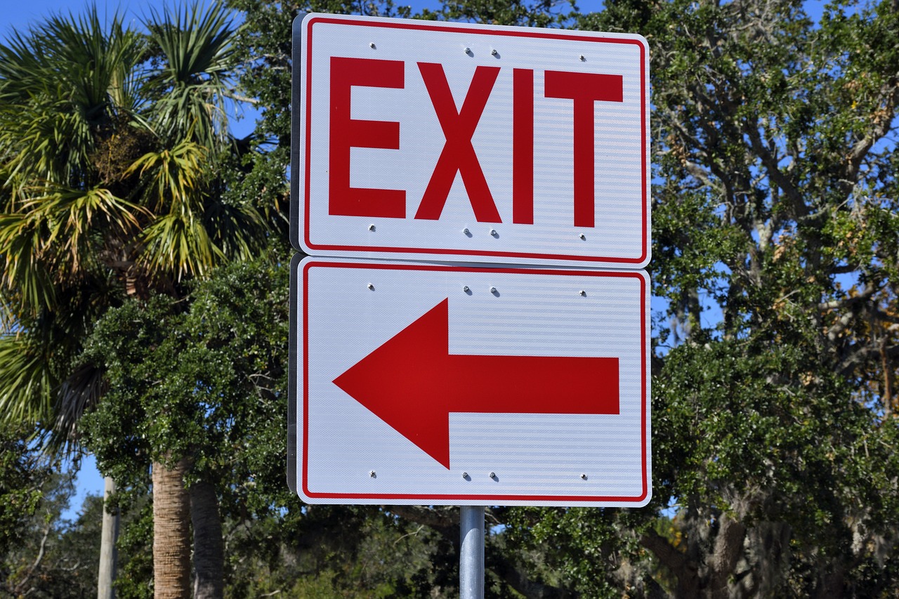 exit sign sign symbol free photo