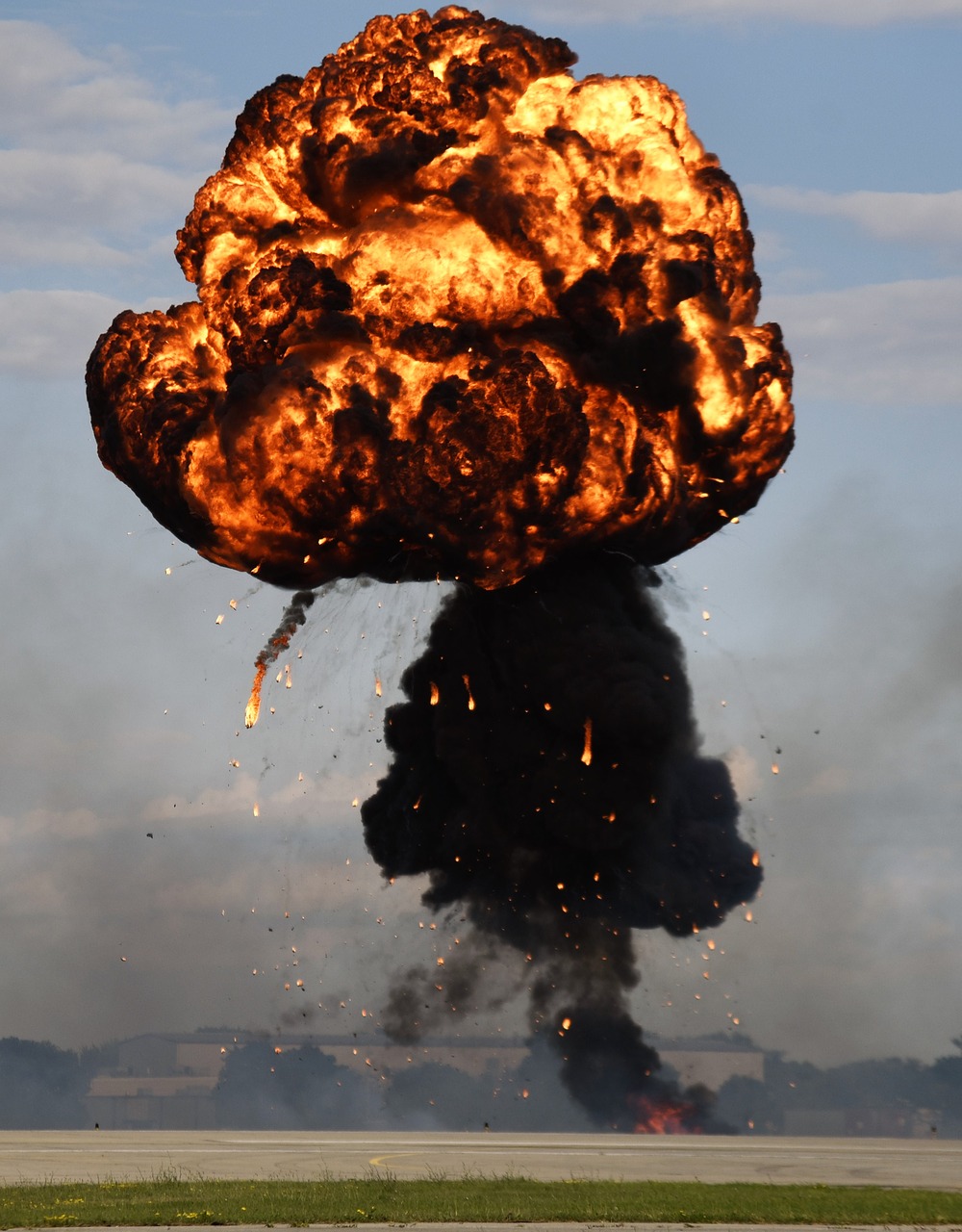 explosion  fireball  disaster free photo