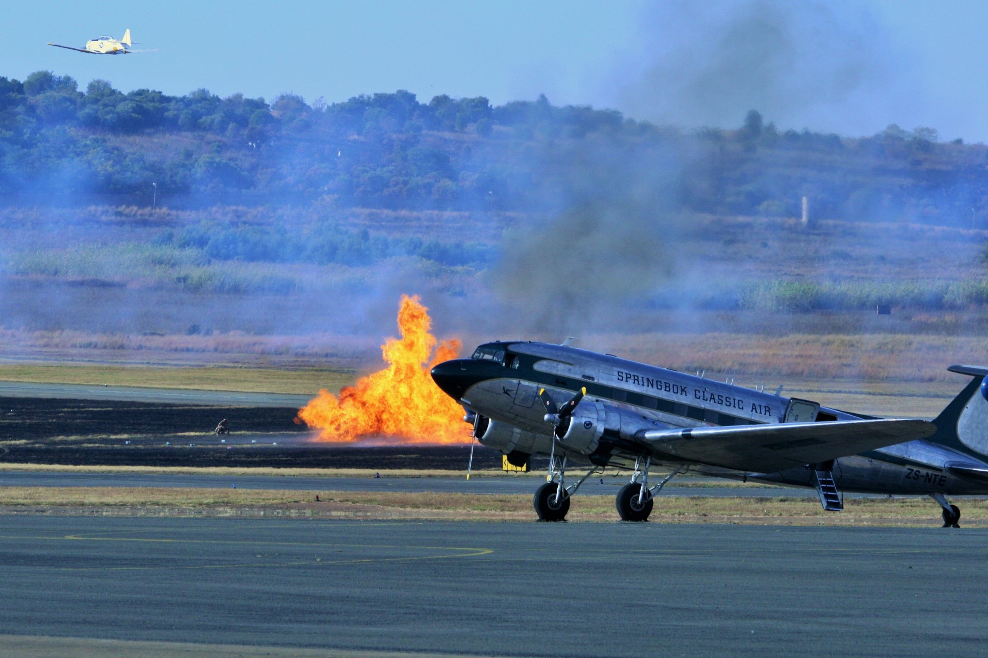 airfield flames pyrotechnics free photo