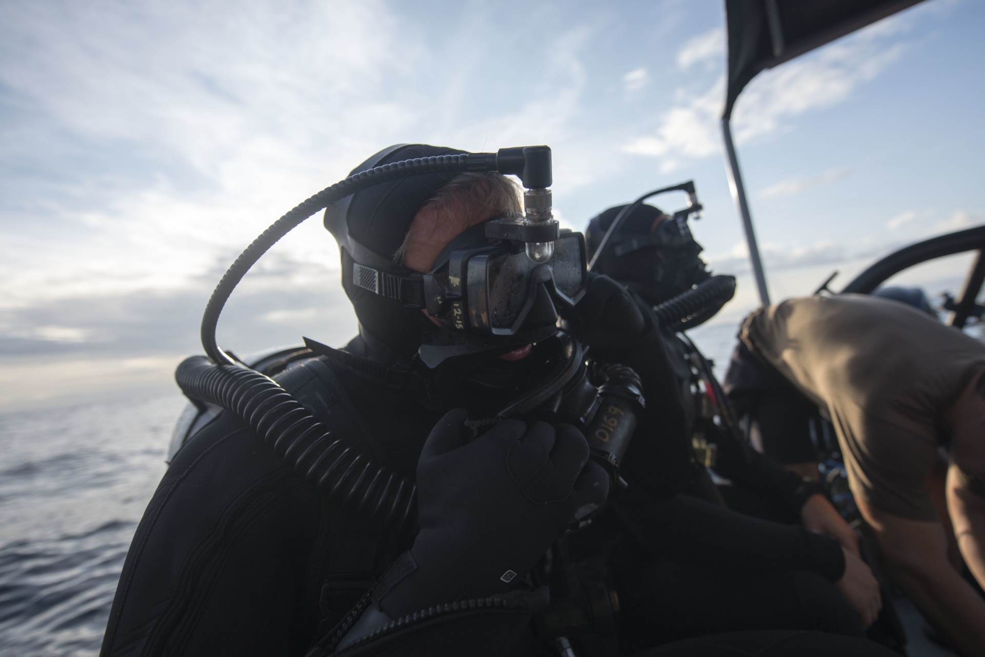 dive diver explosive free photo