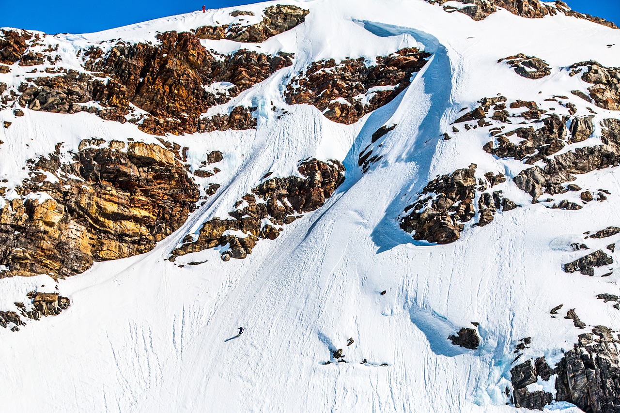 extreme skiing steep skiing skiing free photo
