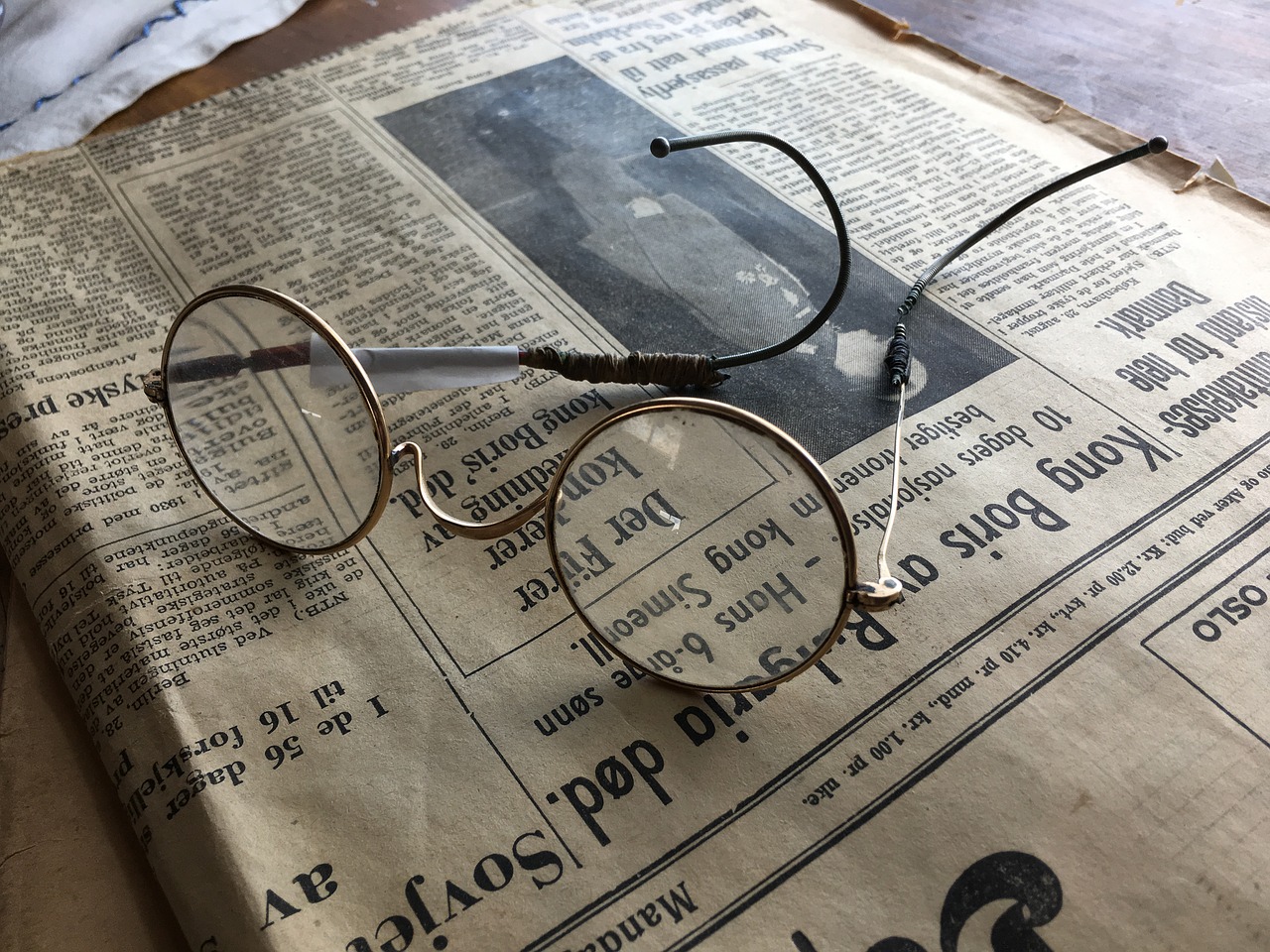 eye glasses old glasses newspaper free photo