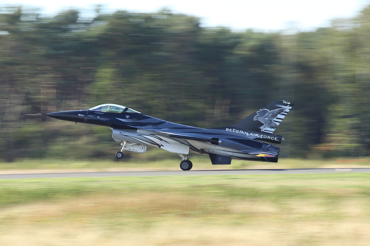 f16  fighter  vliegtuigshow free photo