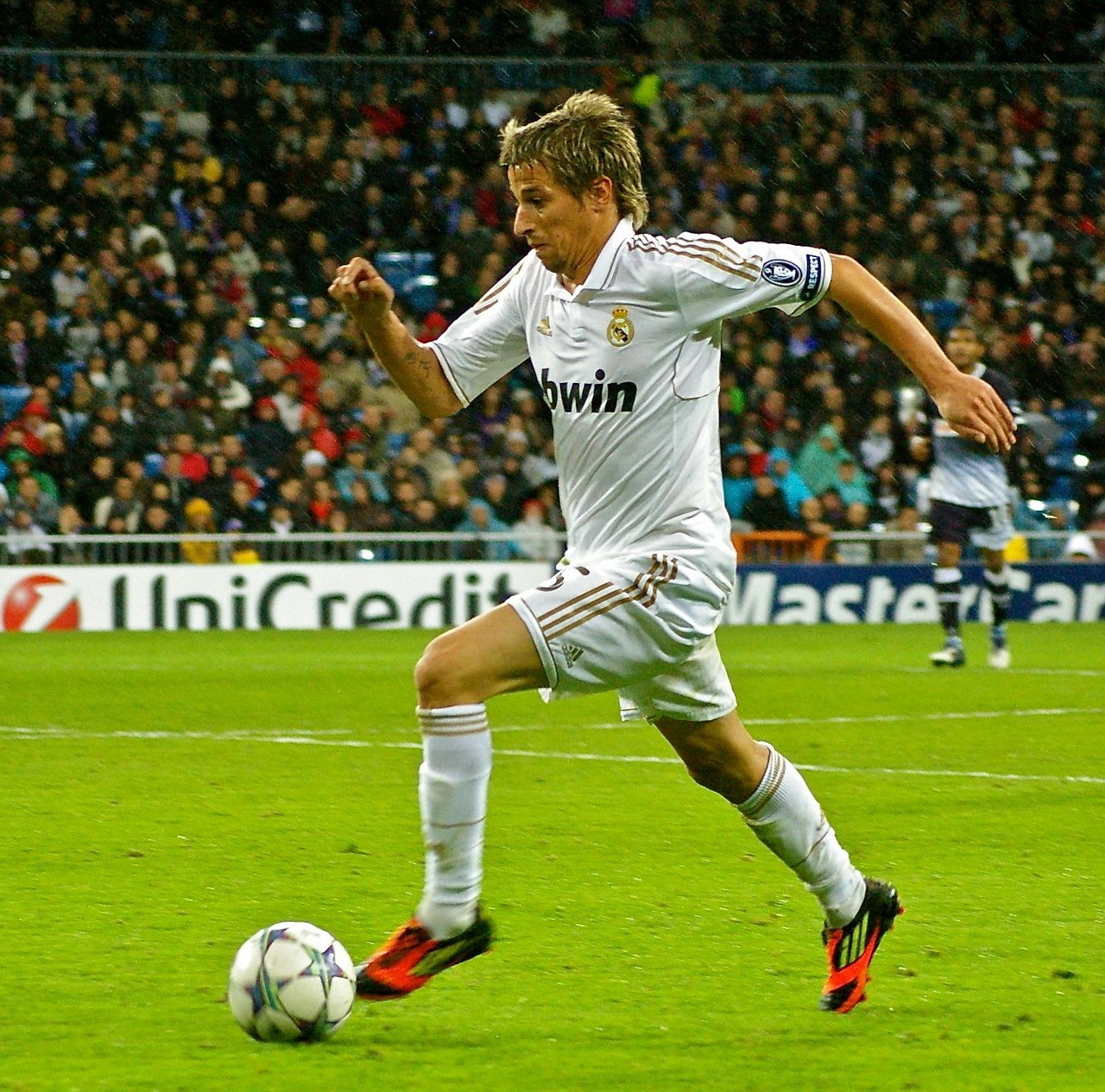 fabio coentrao,player,athlete,soccer,football,game,sports,competition,ball,field,grass,spectators,stadium,real madrid,free pictures, free photos, free images, royalty free, free illustrations, public domain
