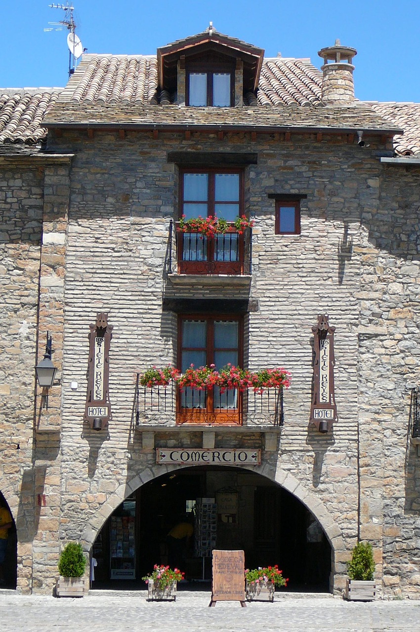 facade windows architecture free photo