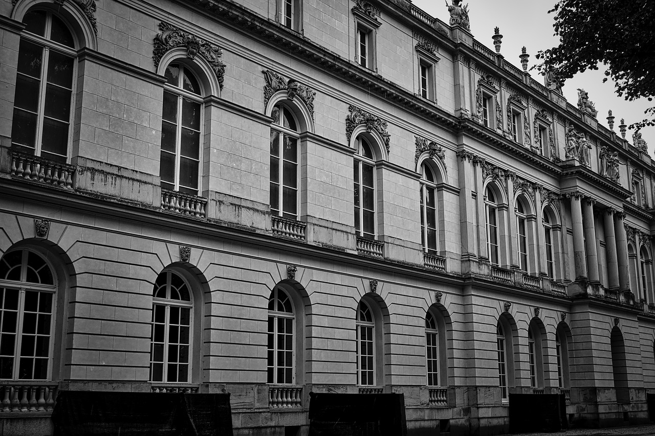facade palace architecture free photo